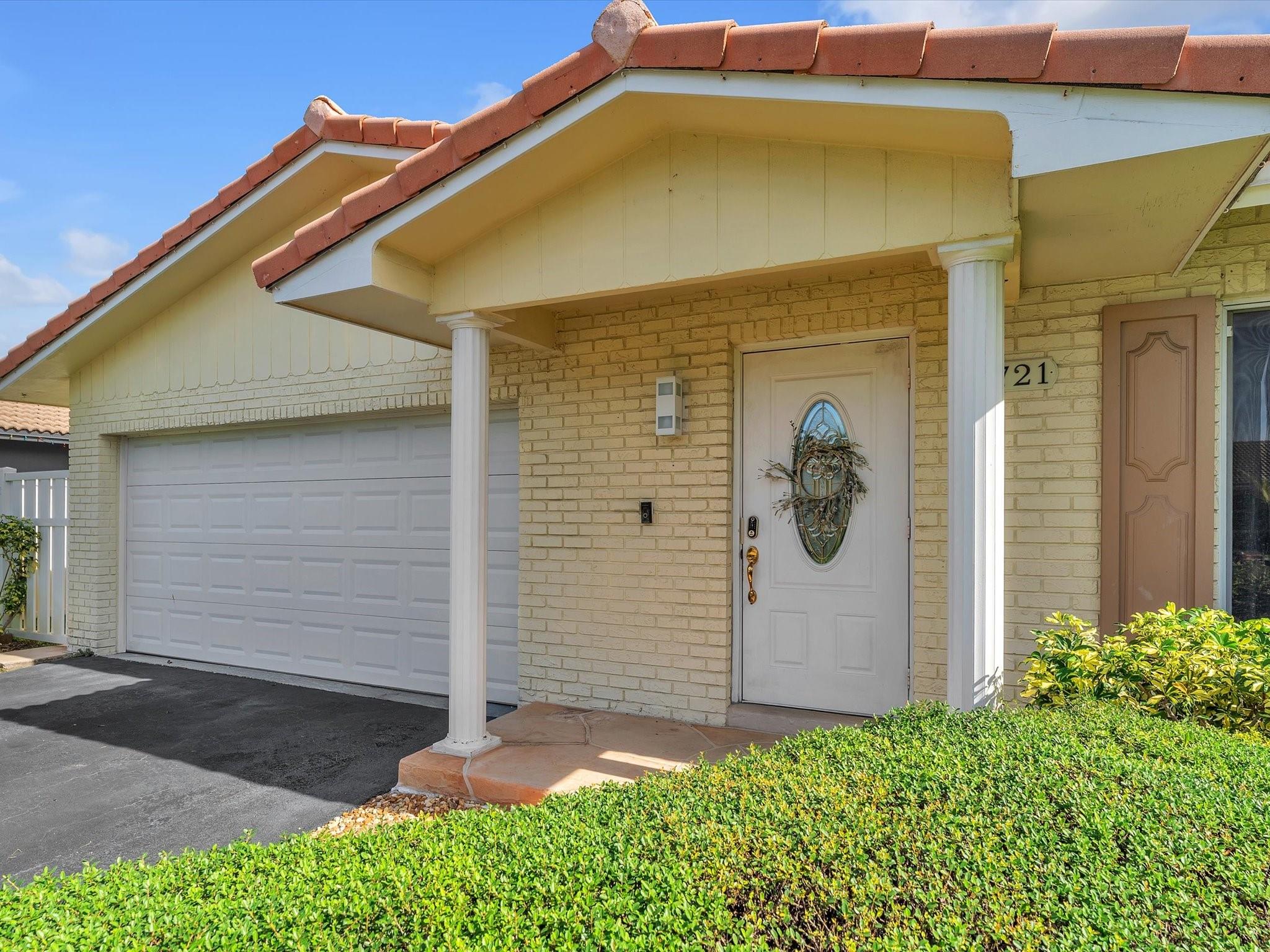 CASTLEWOOD - Residential Lease