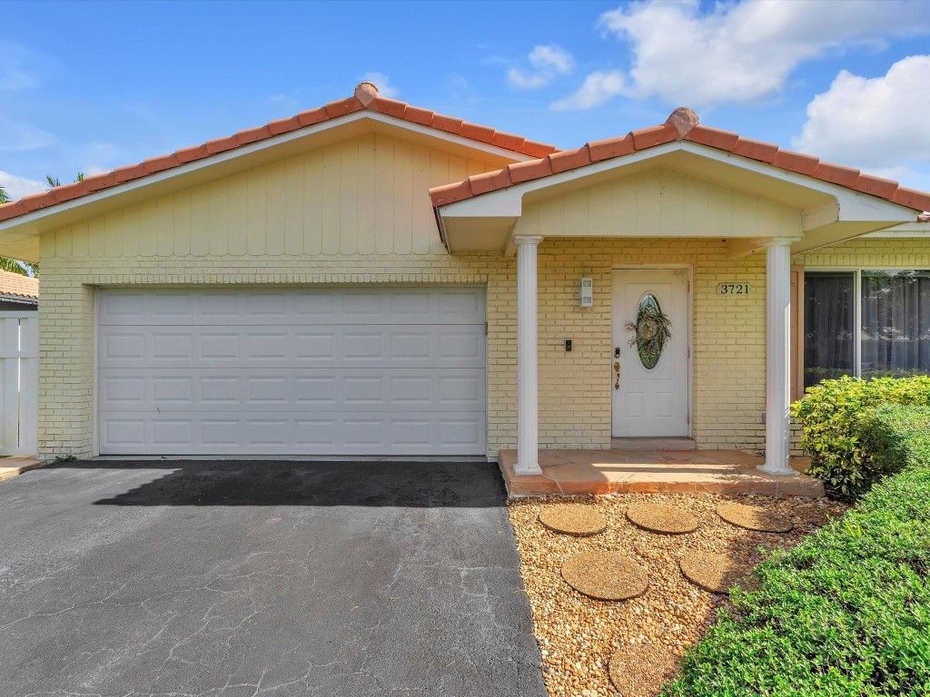 Photo of 3721 NW 114th Lane, Coral Springs, FL 33065 (MLS # F10539043)