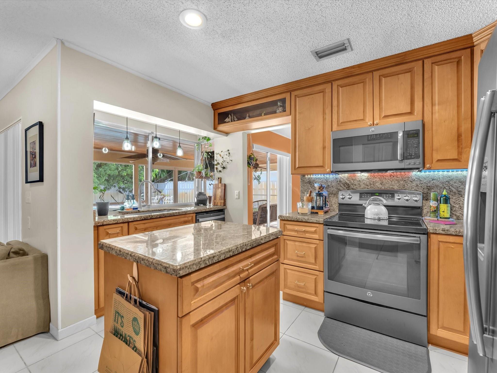 CASTLEWOOD - Residential Lease