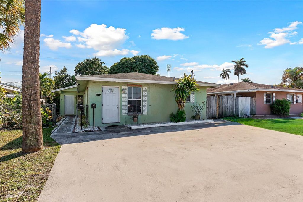 Photo of 1012 Green Street, West Palm Beach, FL 33405 (MLS # R11162960)