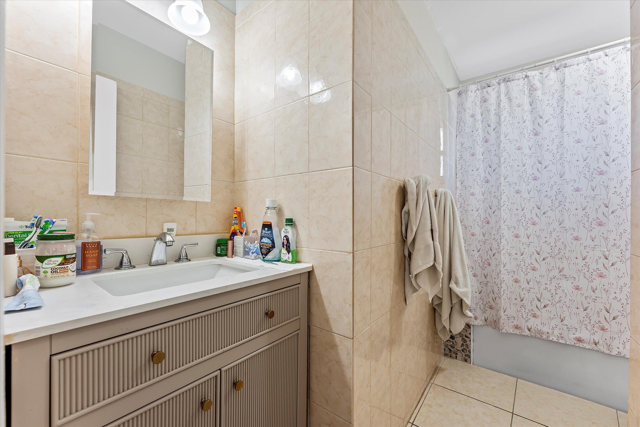 View photos, virtual tours, details... 1012 Green Street