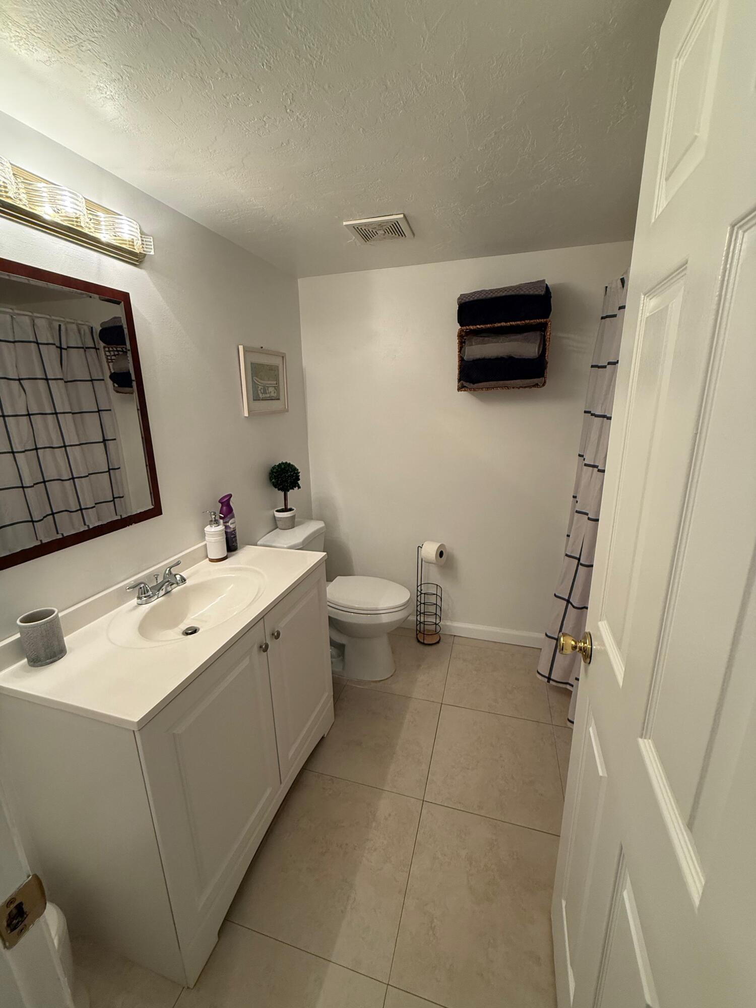 PALM BEACH TRACE CONDO - Residential Lease