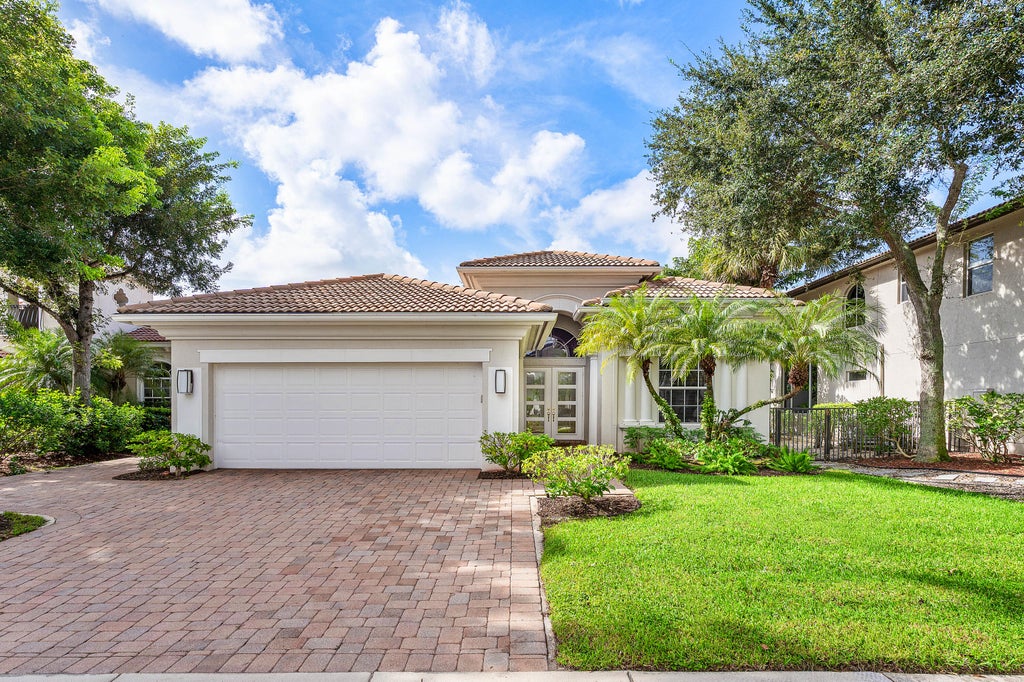 Photo of 8138 Valhalla Drive, Delray Beach, FL 33446 (MLS # B26078186)