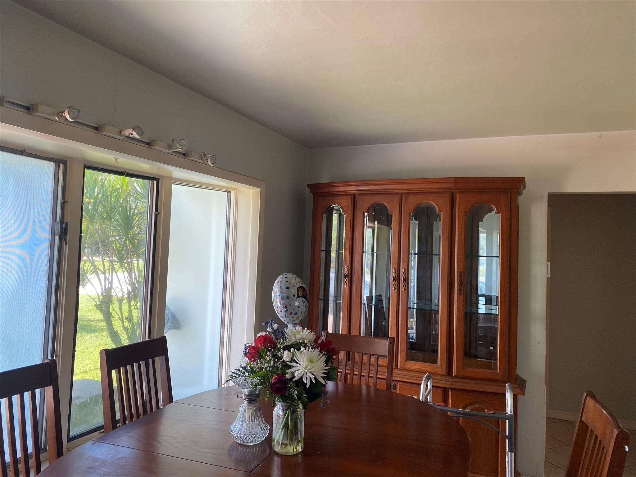 38 NE 29th St, Wilton Manors, FL, 33334/$525,000 1 38 NE 29th St