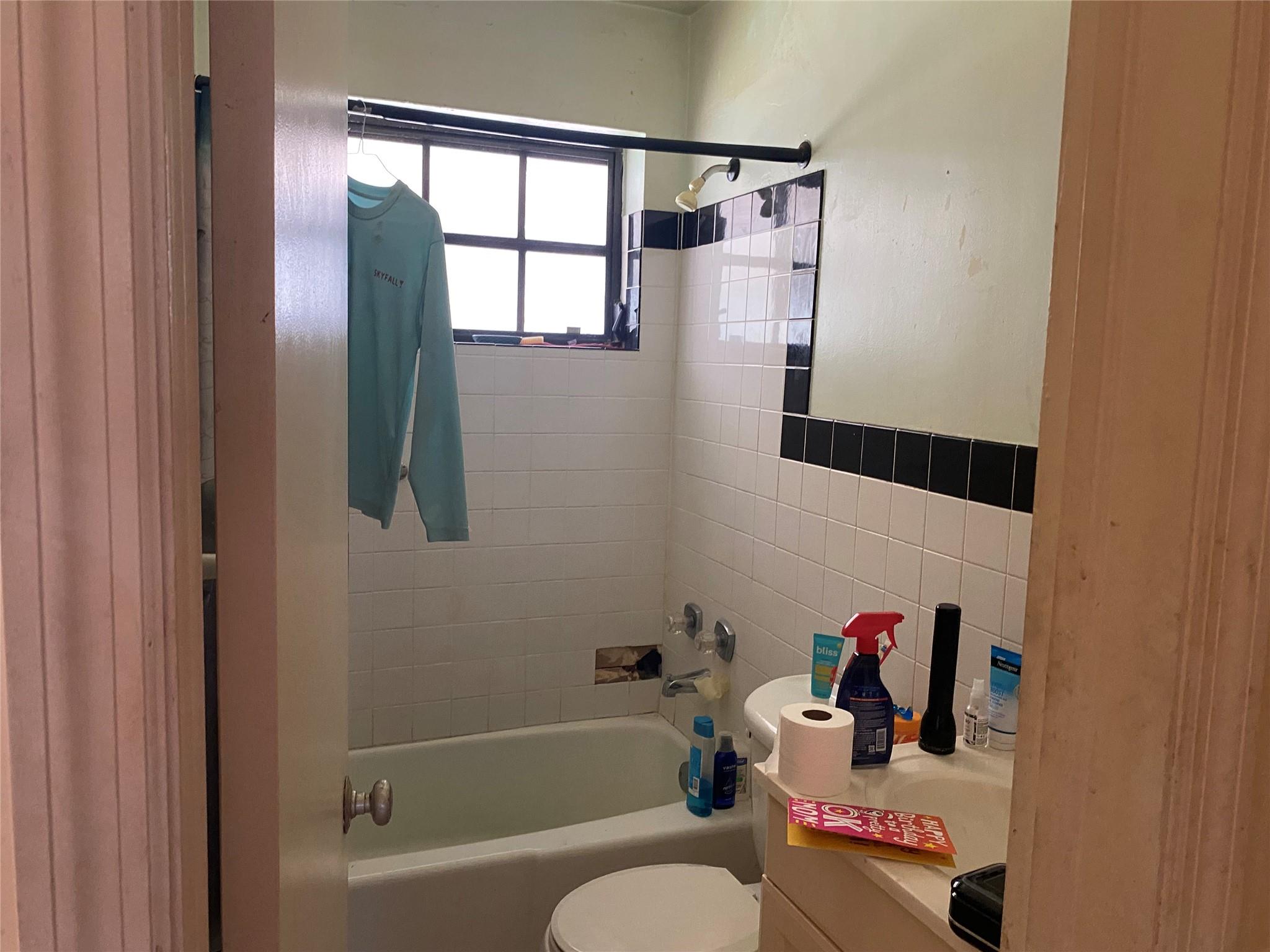 38 NE 29th St, Wilton Manors, FL, 33334/$525,000 2 38 NE 29th St