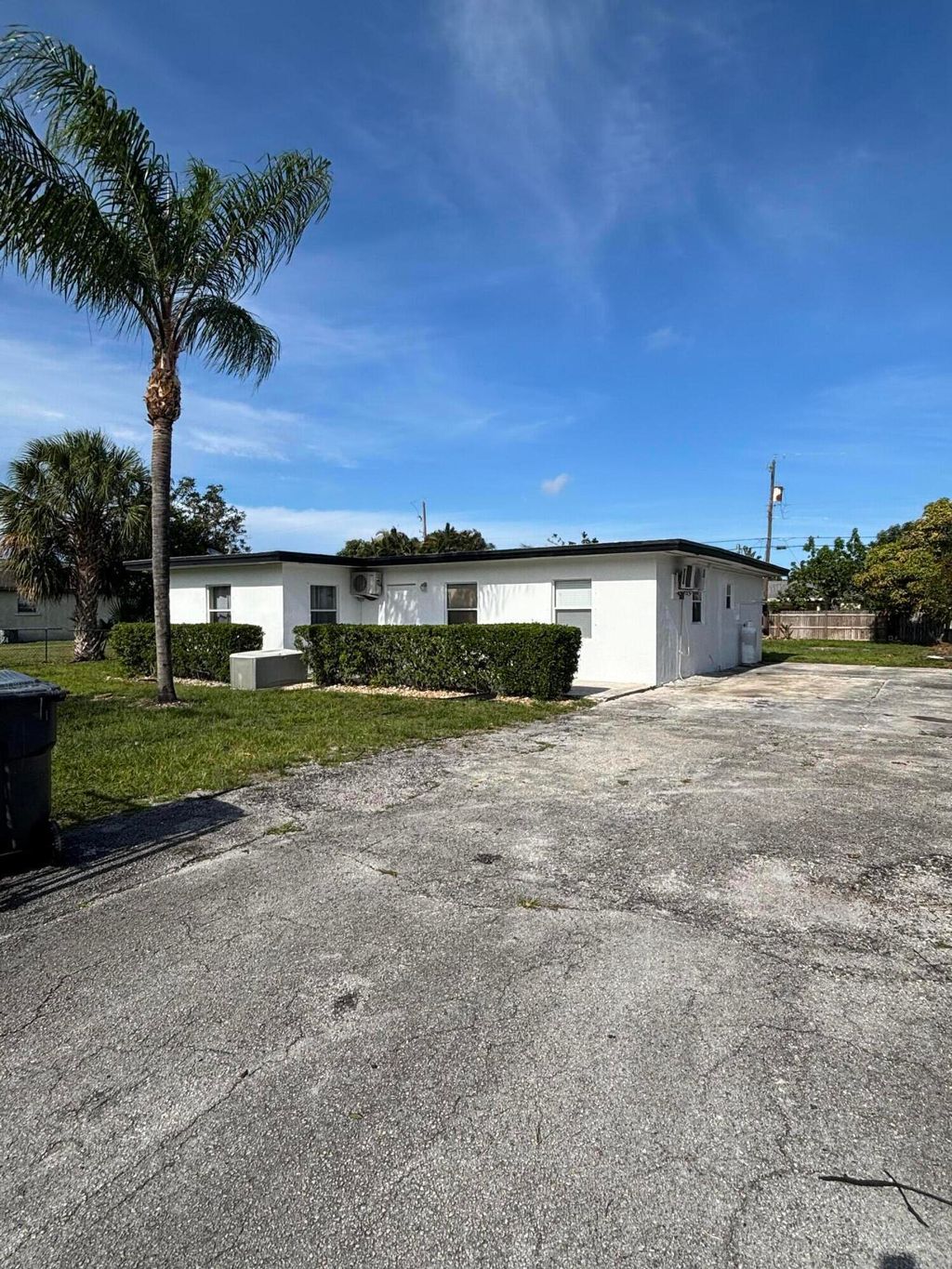 Photo of 328 Urquhart Street, Lake Worth Beach, FL 33461 (MLS # B26027274)