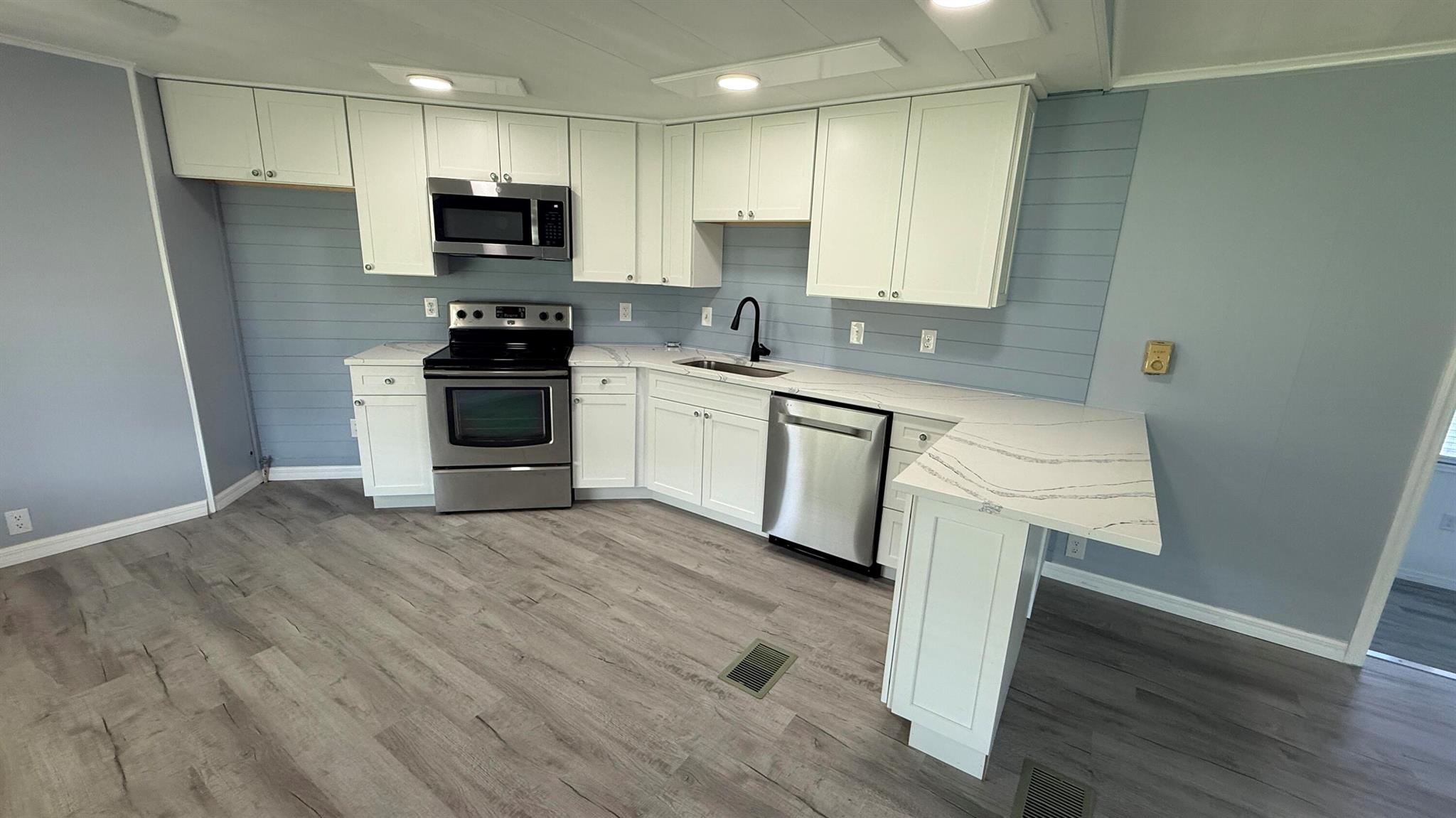 CAMBRIDGE AT HERITAGE RID - Residential