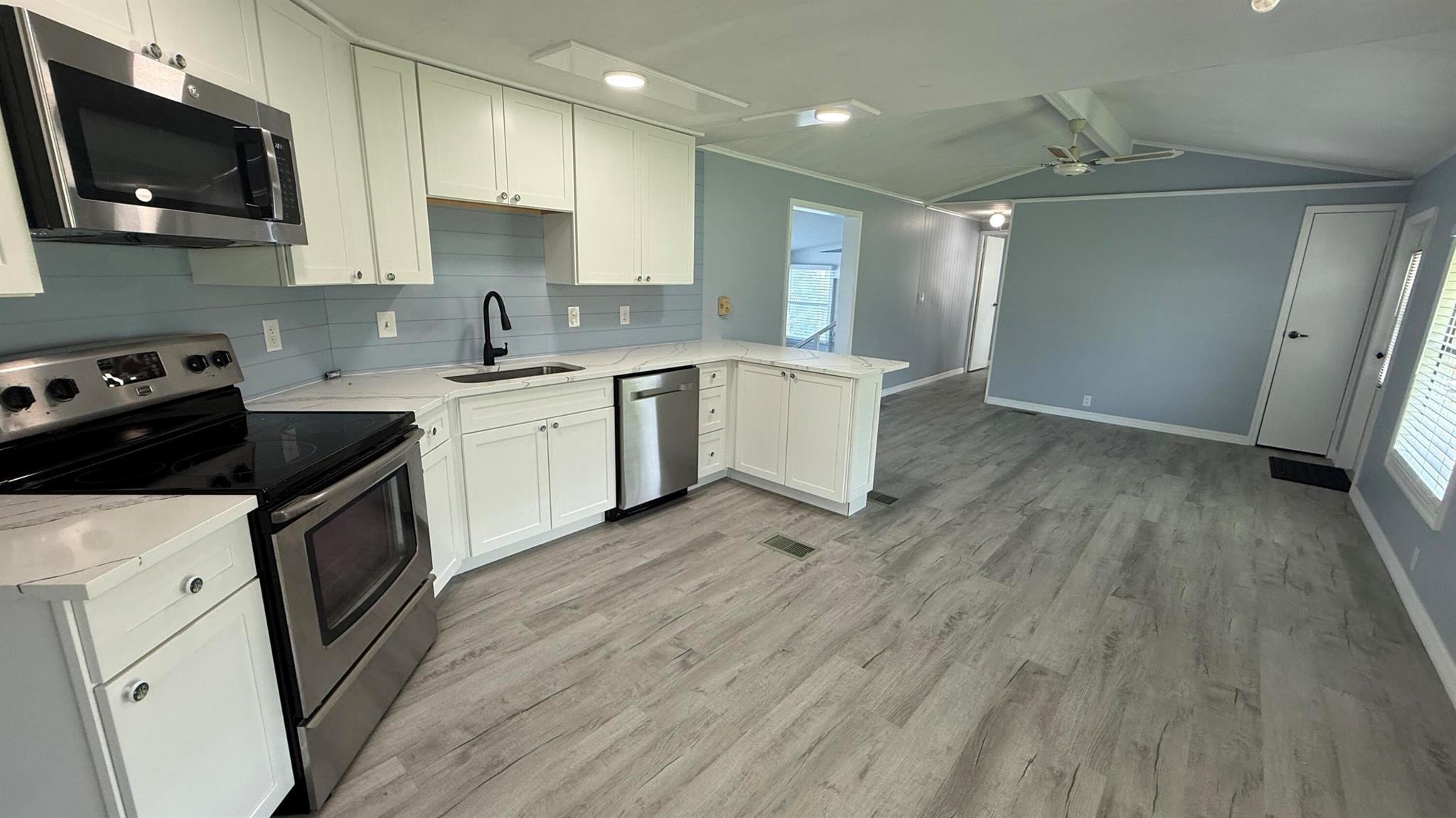 CAMBRIDGE AT HERITAGE RID - Residential