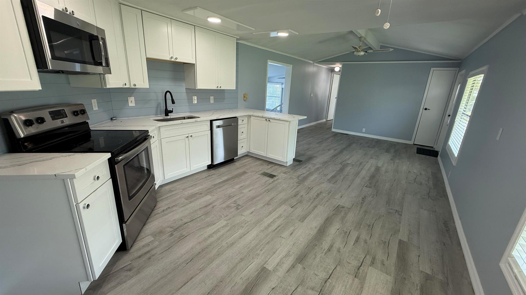 CAMBRIDGE AT HERITAGE RID - Residential