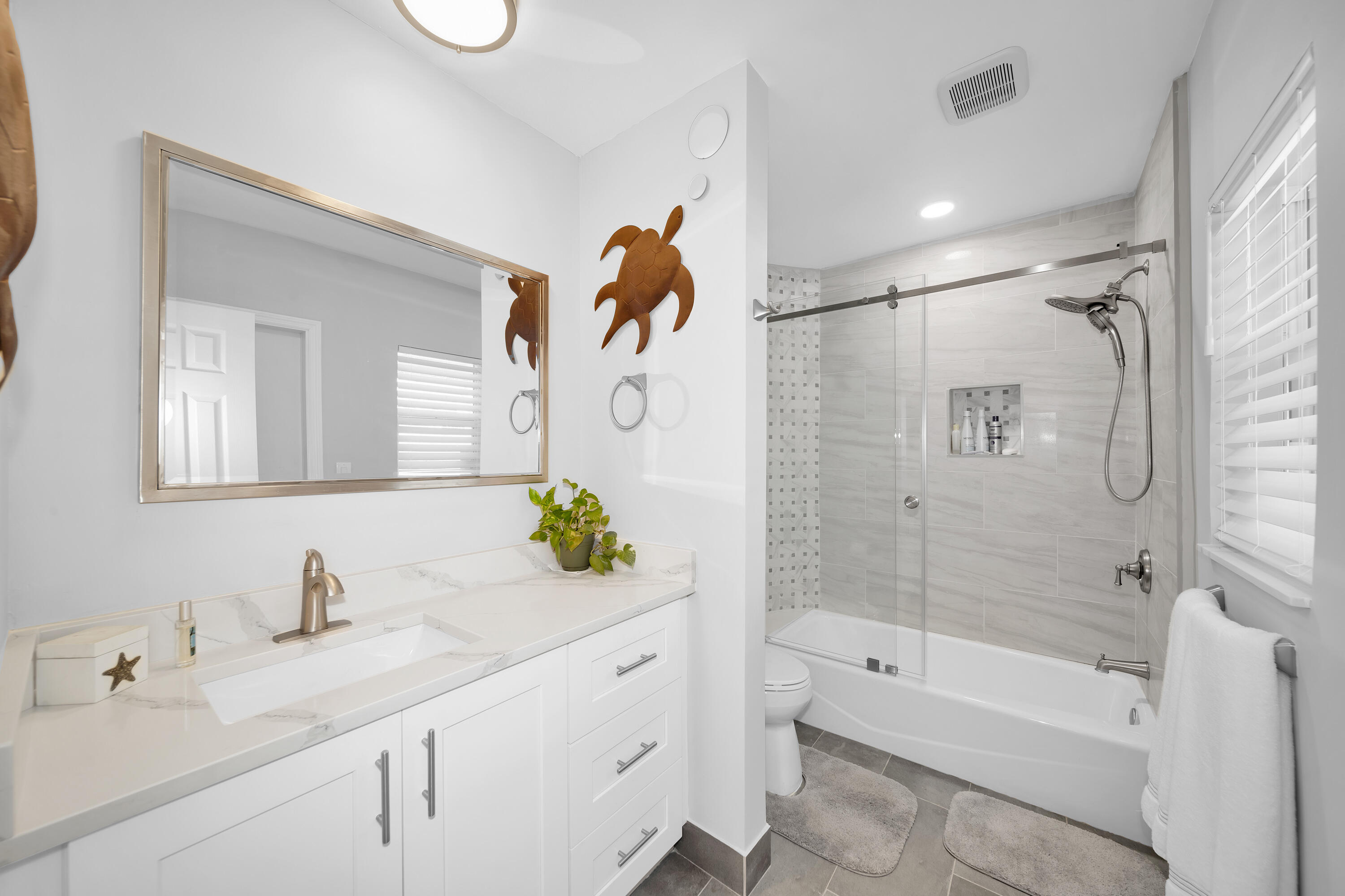 SANTA BARBARA SHORES - Residential