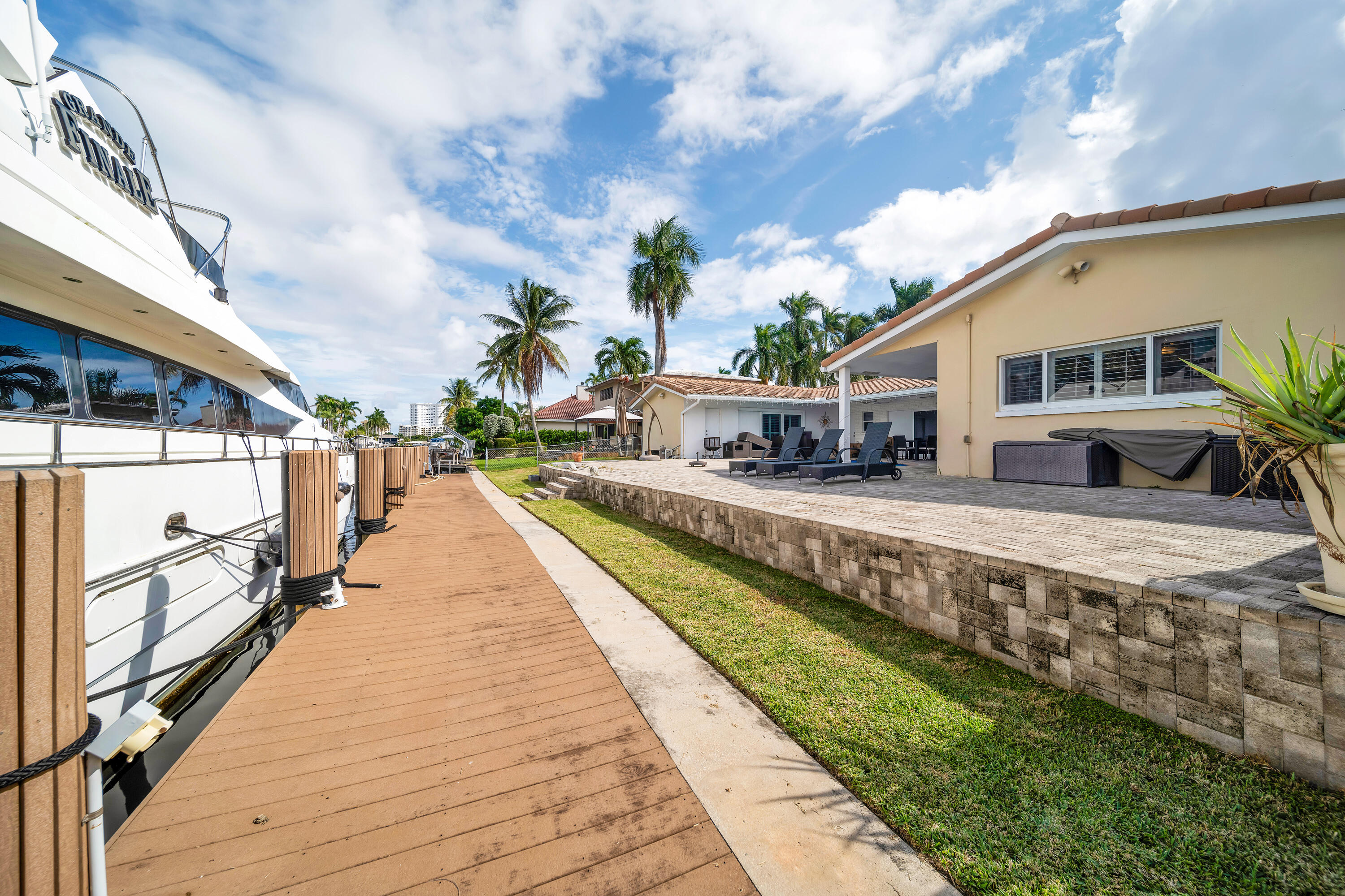 SANTA BARBARA SHORES - Residential