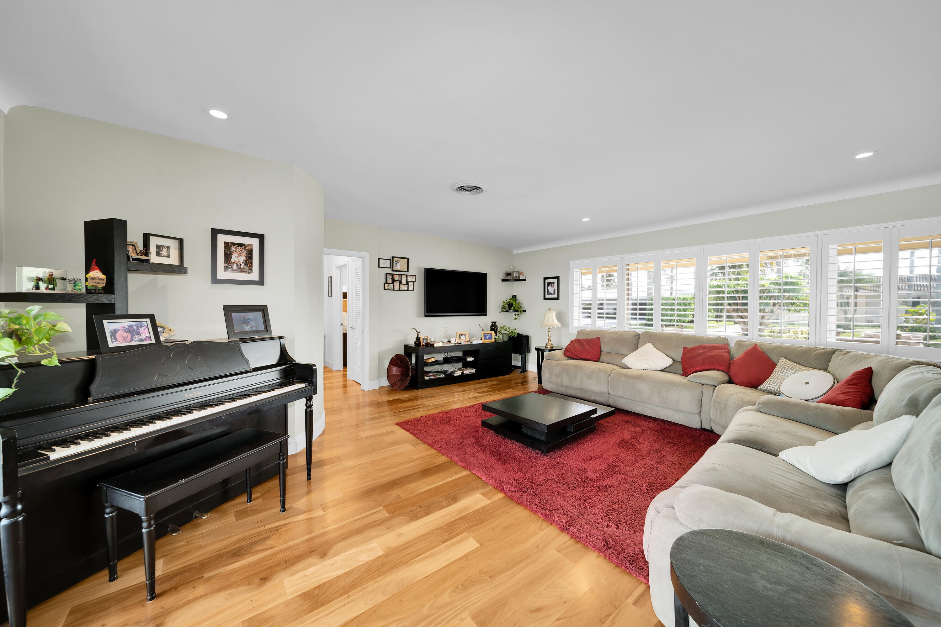 SANTA BARBARA SHORES - Residential