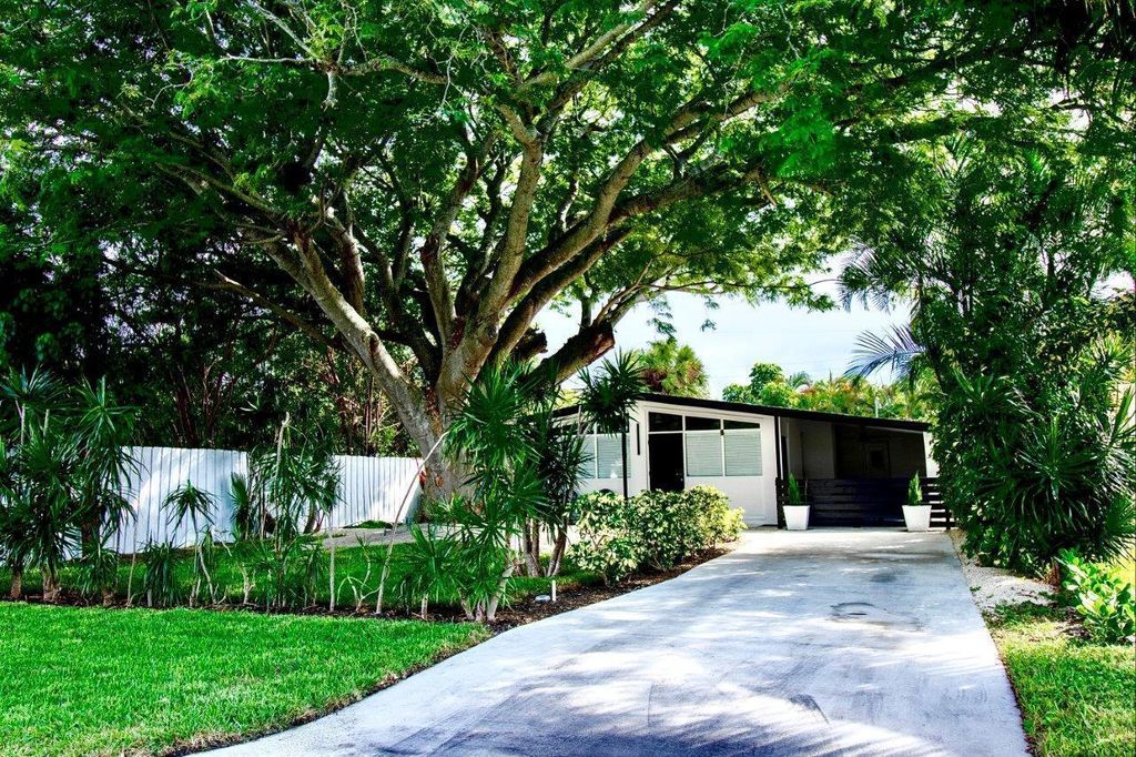 Photo of 462 Hastings Street, Boca Raton, FL 33487 (MLS # R11119694)