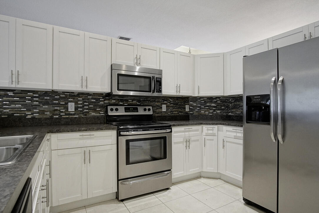 1961 SW Delmonico Avenue