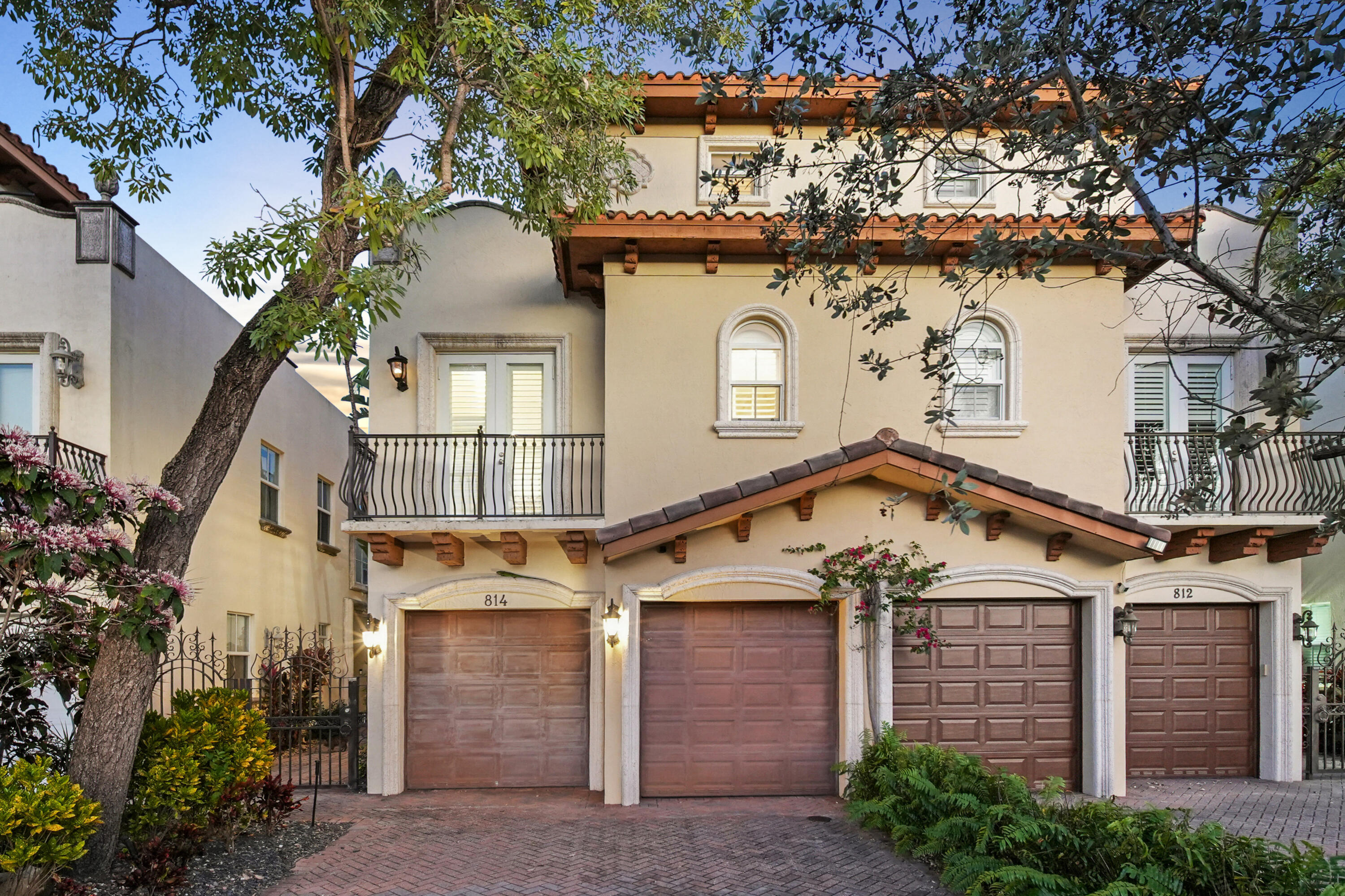 814 N Victoria Park Road