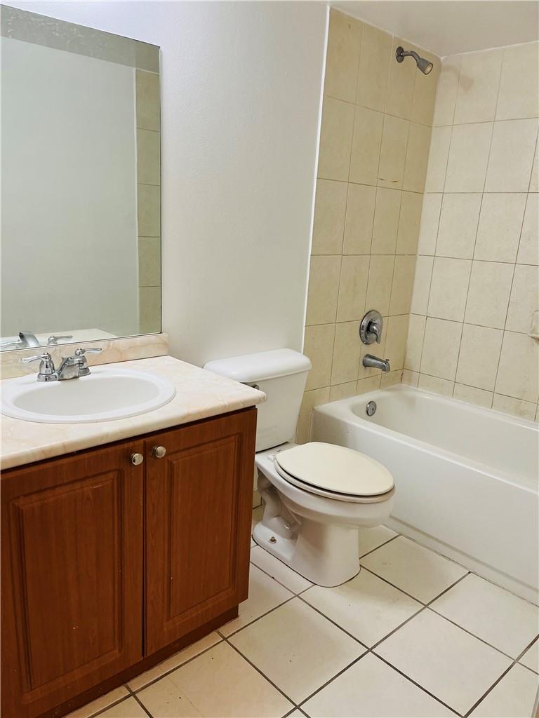 THE OAKS AT MIAMI GARDENS - Residential