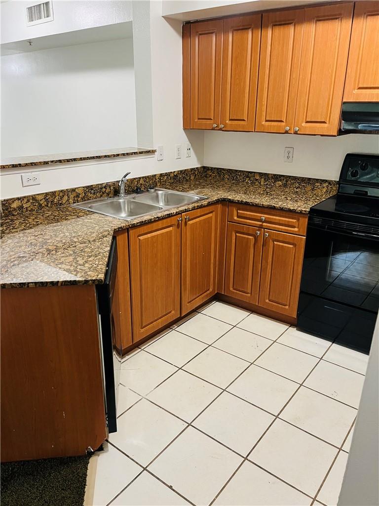 THE OAKS AT MIAMI GARDENS - Residential