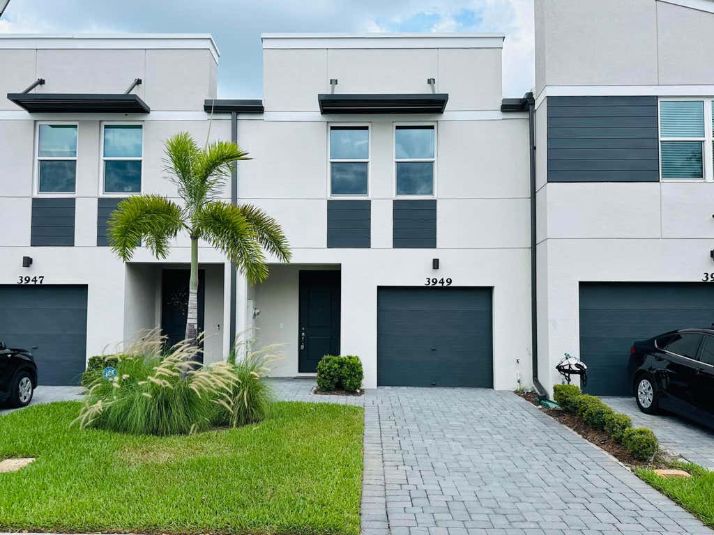 Photo of 3949 SE MENTMORE Lane, Stuart, FL 34997 (MLS # B26066333)
