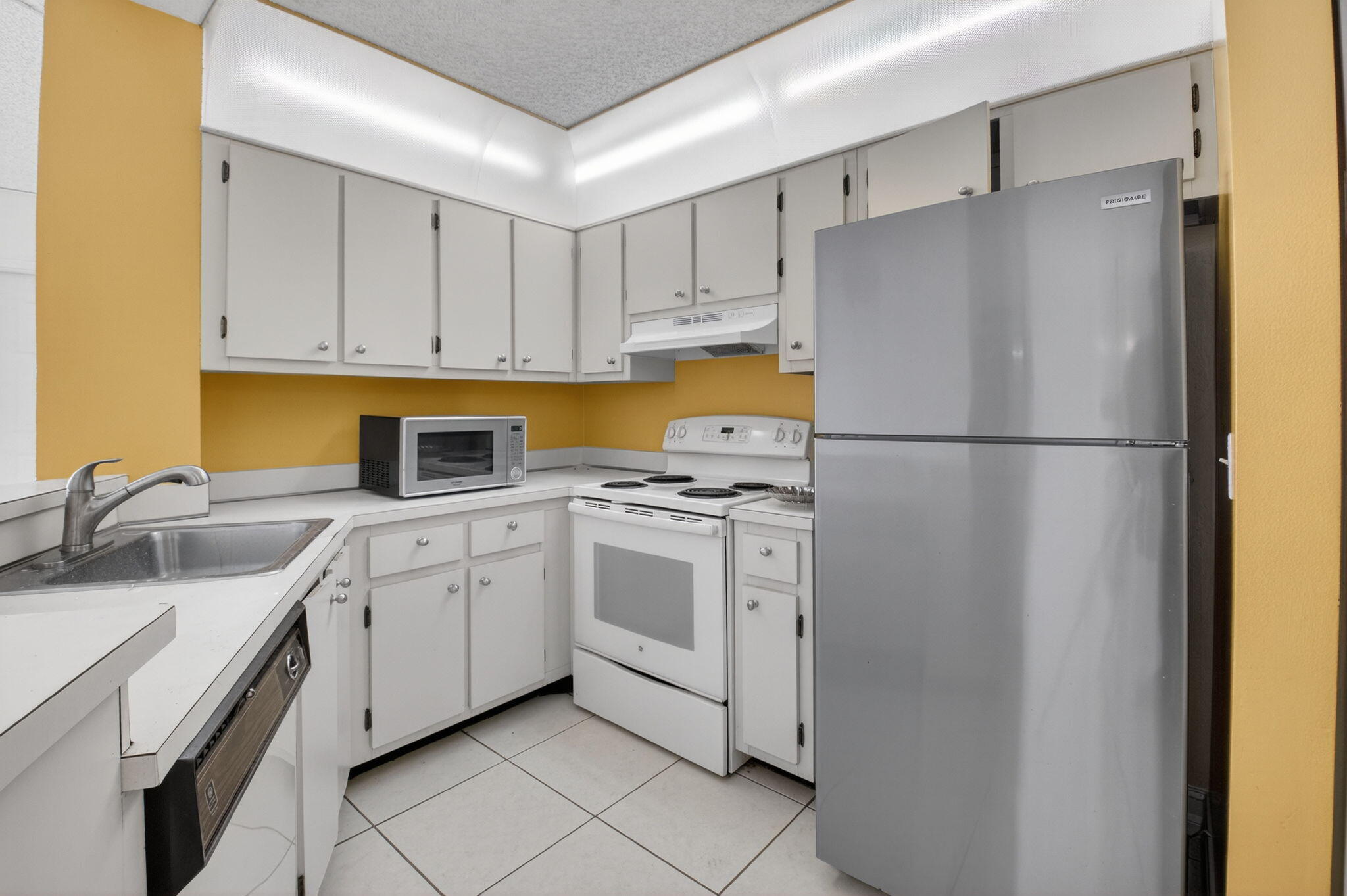 EVERGREEN CONDO - Residential Lease