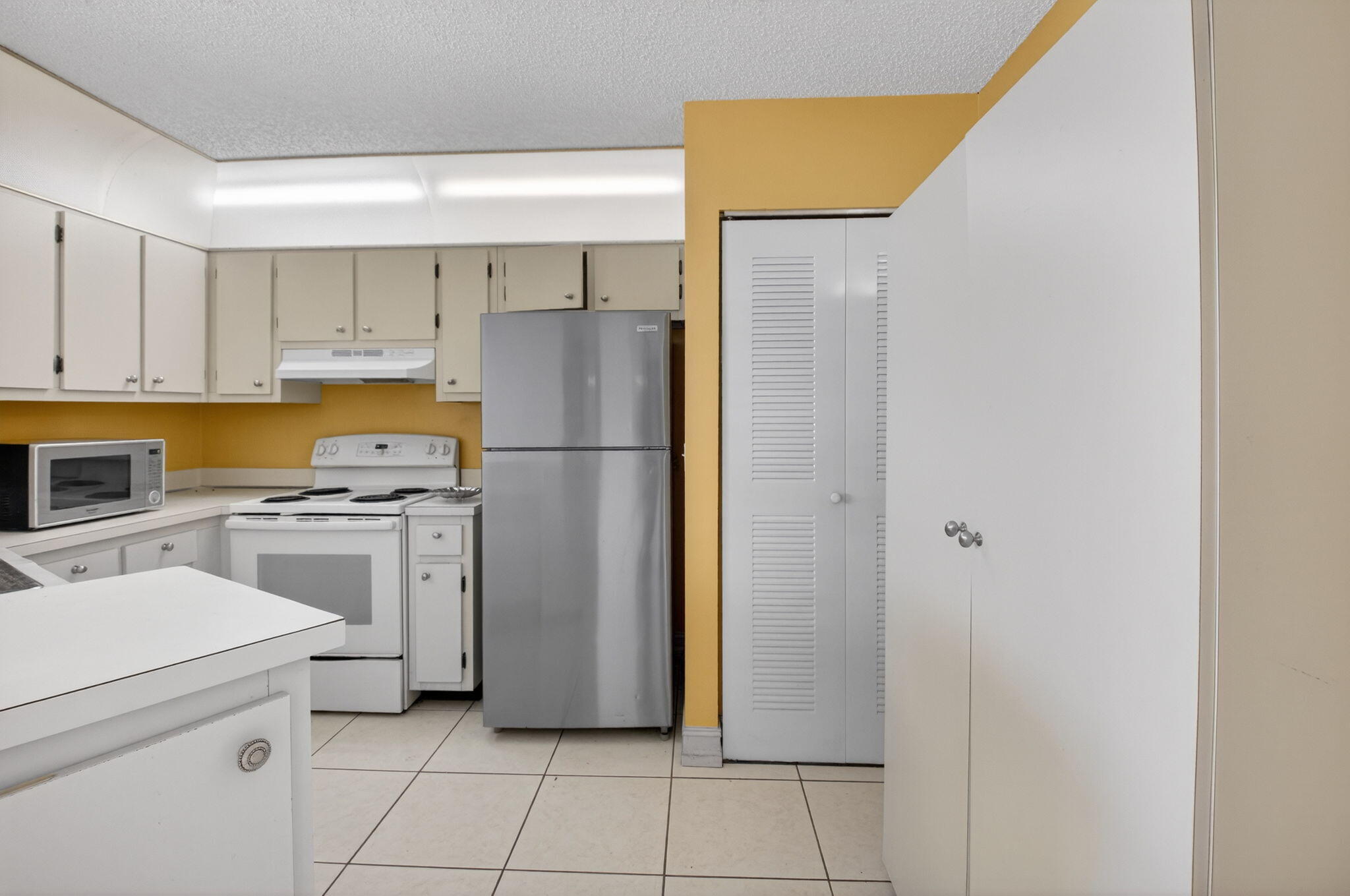 EVERGREEN CONDO - Residential Lease