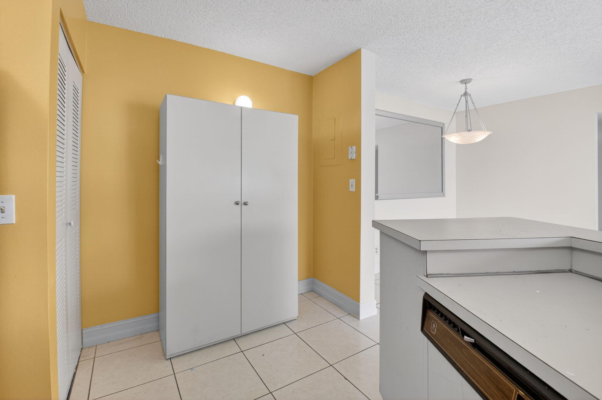 EVERGREEN CONDO - Residential Lease