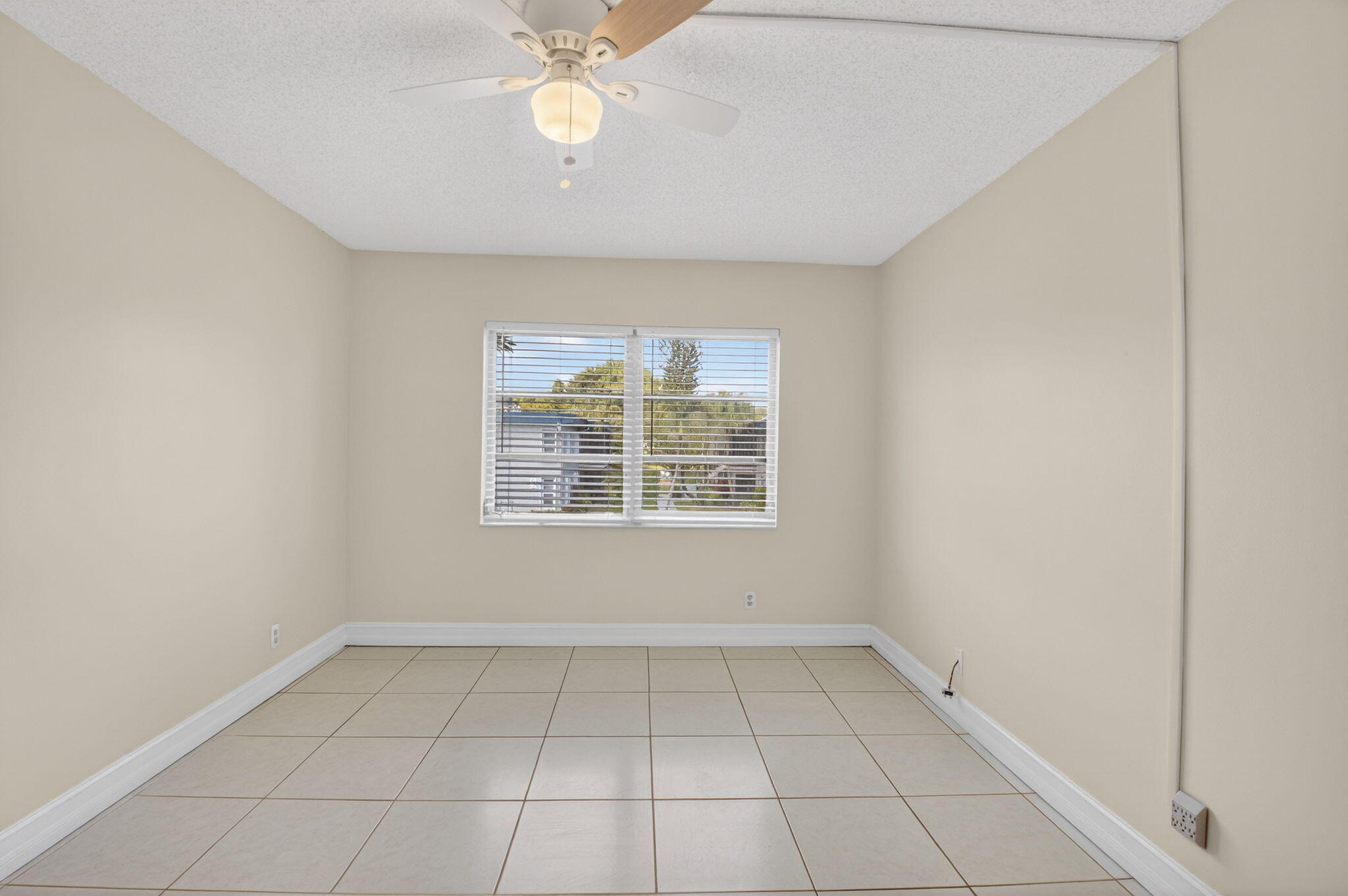 EVERGREEN CONDO - Residential Lease