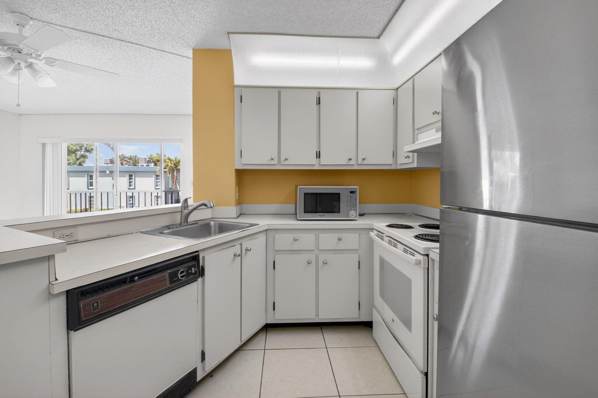 EVERGREEN CONDO - Residential Lease