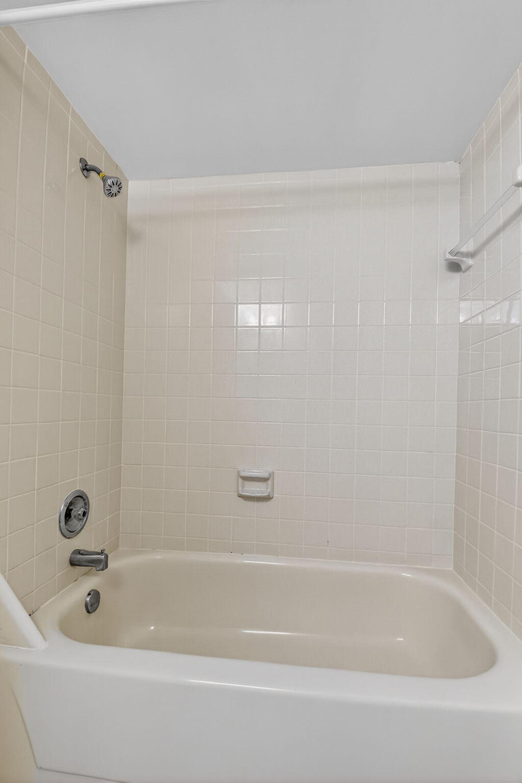 EVERGREEN CONDO - Residential Lease