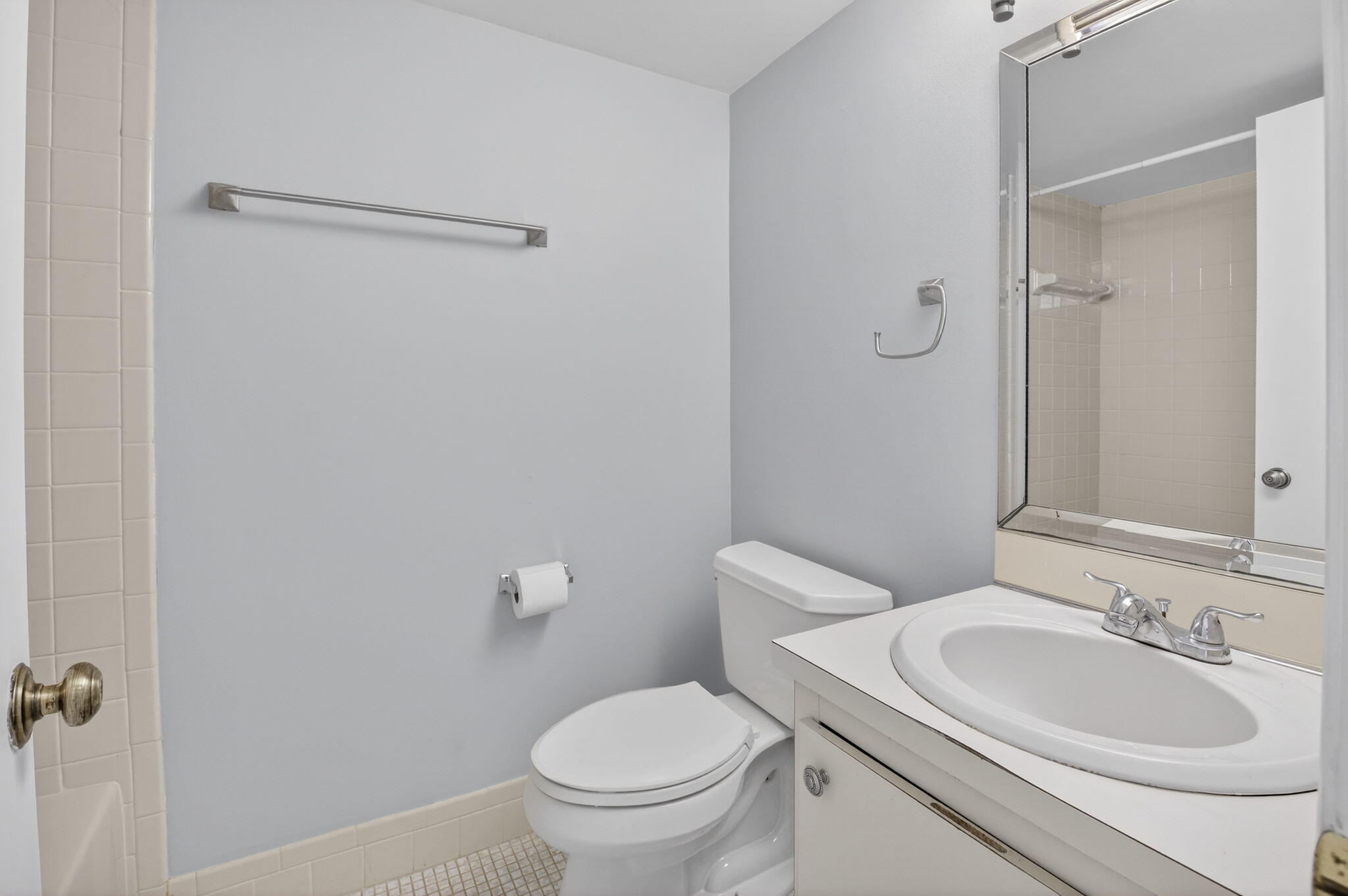 EVERGREEN CONDO - Residential Lease