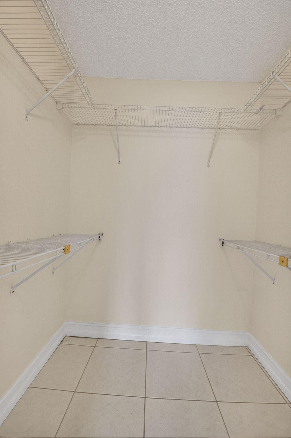 EVERGREEN CONDO - Residential Lease