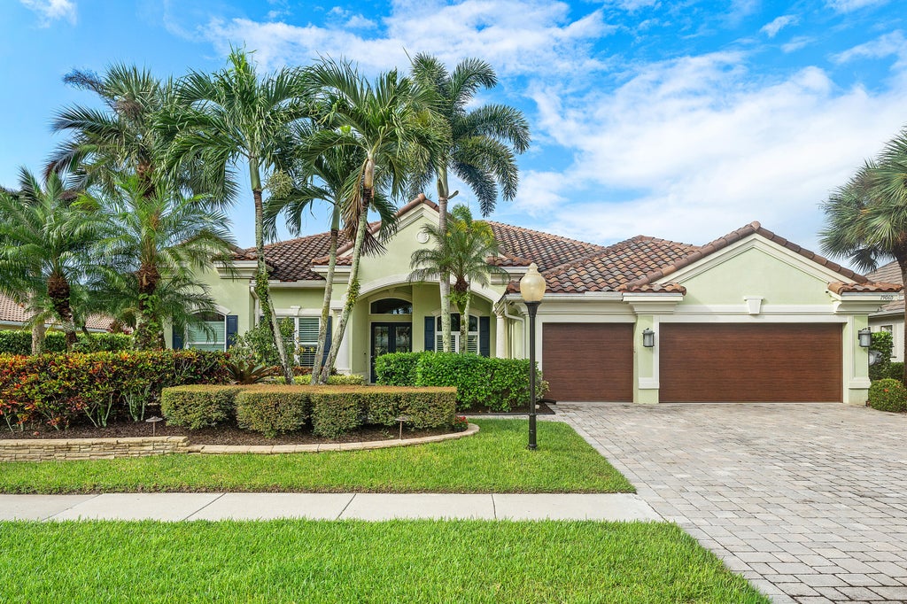 Photo of 19060 SE KOKOMO Lane N, Jupiter, FL 33458 (MLS # B26058066)
