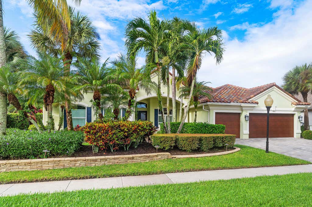Photo of 19060 SE KOKOMO Lane N, Jupiter, FL 33458 (MLS # B26058066)