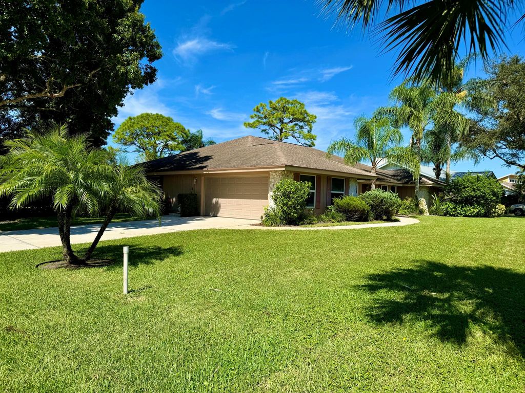Photo of 6147 Woodlake Road, Jupiter, FL 33458 (MLS # R11025170)