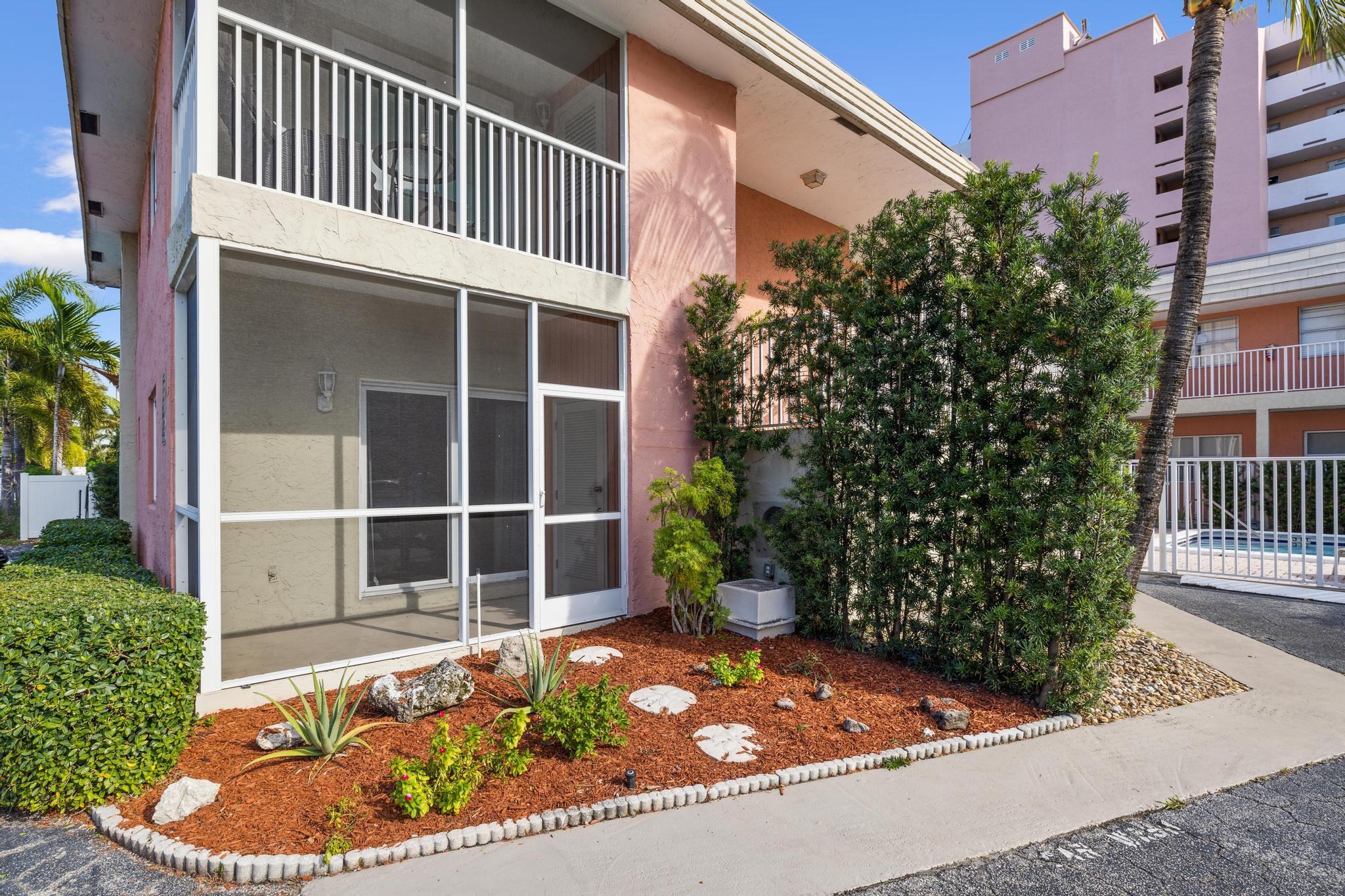 1450 N Riverside Dr 101