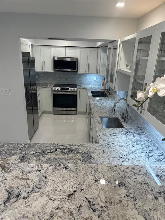 TWELVE OAKS CONDO - Residential