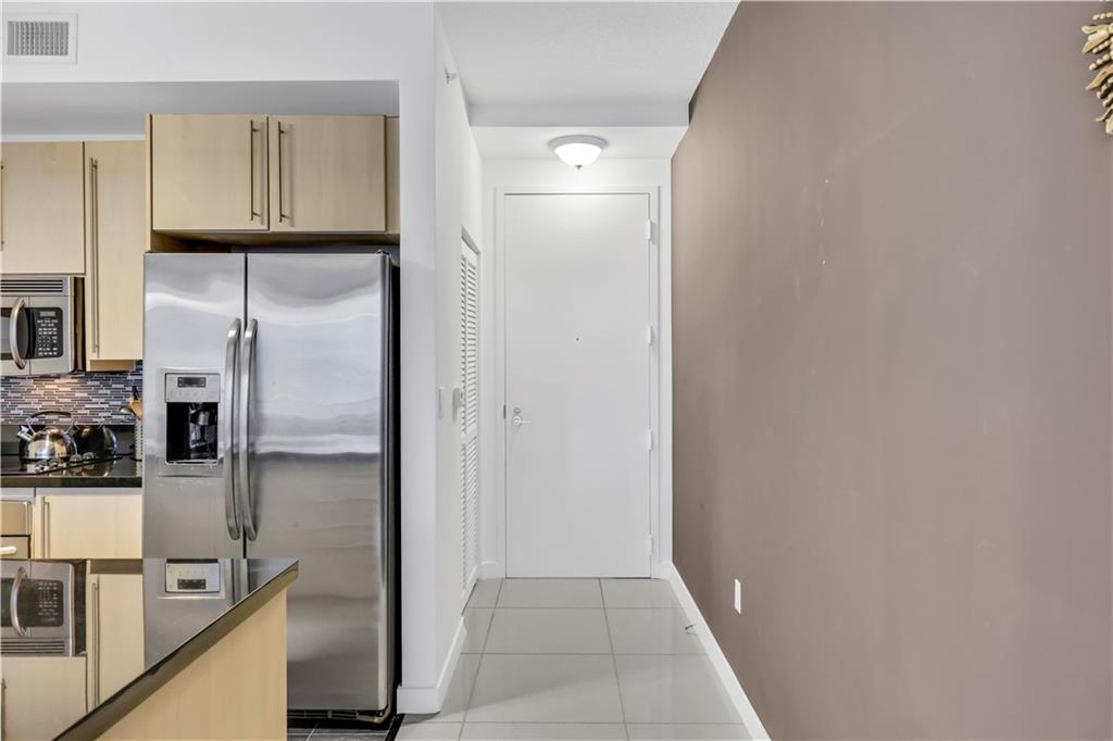 THE AXIS ON BRICKELL COND - Residential