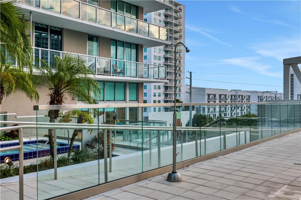THE AXIS ON BRICKELL COND - Residential