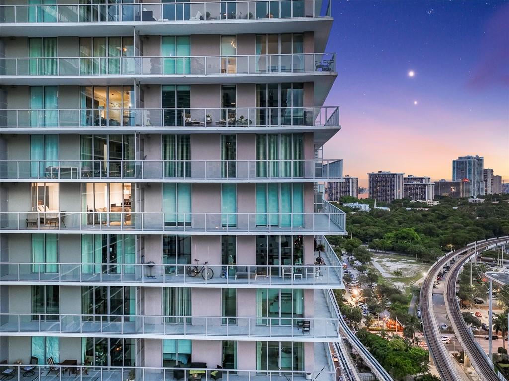 THE AXIS ON BRICKELL COND - Residential