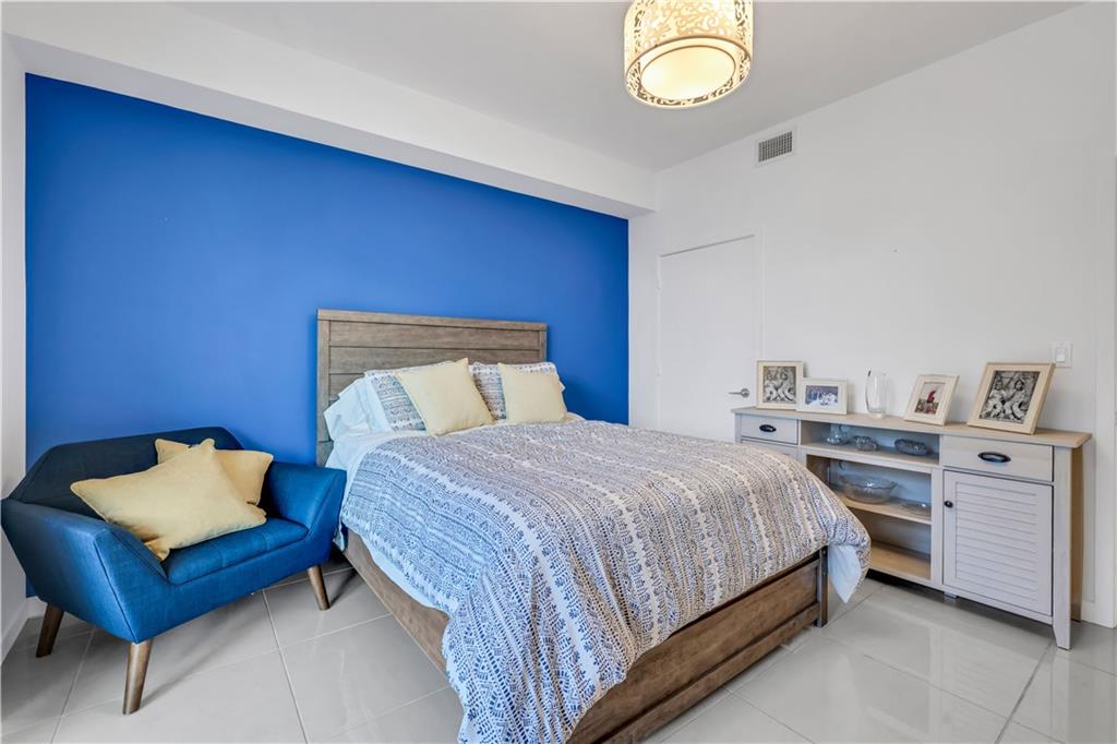THE AXIS ON BRICKELL COND - Residential