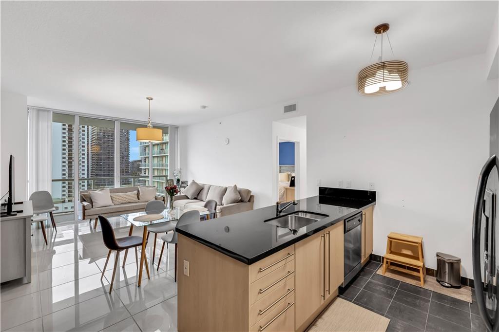 THE AXIS ON BRICKELL COND - Residential