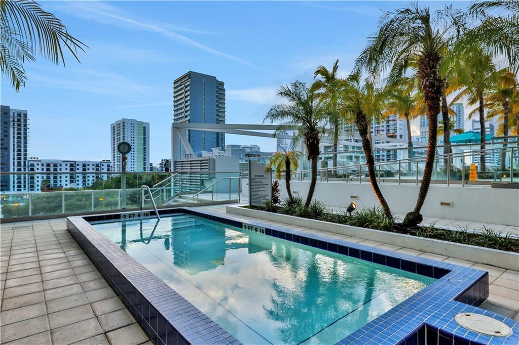 THE AXIS ON BRICKELL COND - Residential