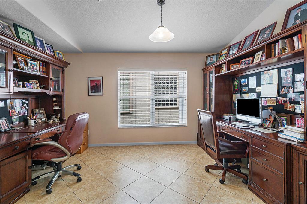 VALENCIA SHORES 4 - Residential