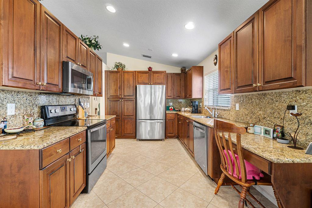 VALENCIA SHORES 4 - Residential