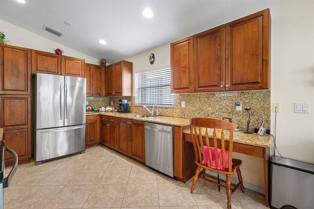 VALENCIA SHORES 4 - Residential