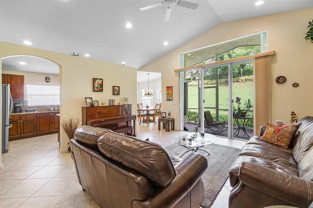 VALENCIA SHORES 4 - Residential