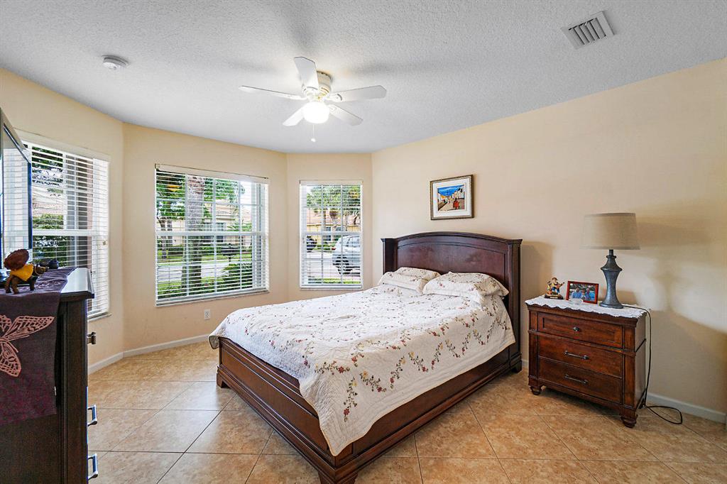 VALENCIA SHORES 4 - Residential