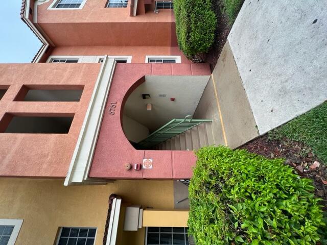 Spacious floorplan, the kitchen opens to the dining room and family room area. Community pool, there is public bus service at the veranda. Close to trendy downtown Delray and new Delray Marketplace, beaches.