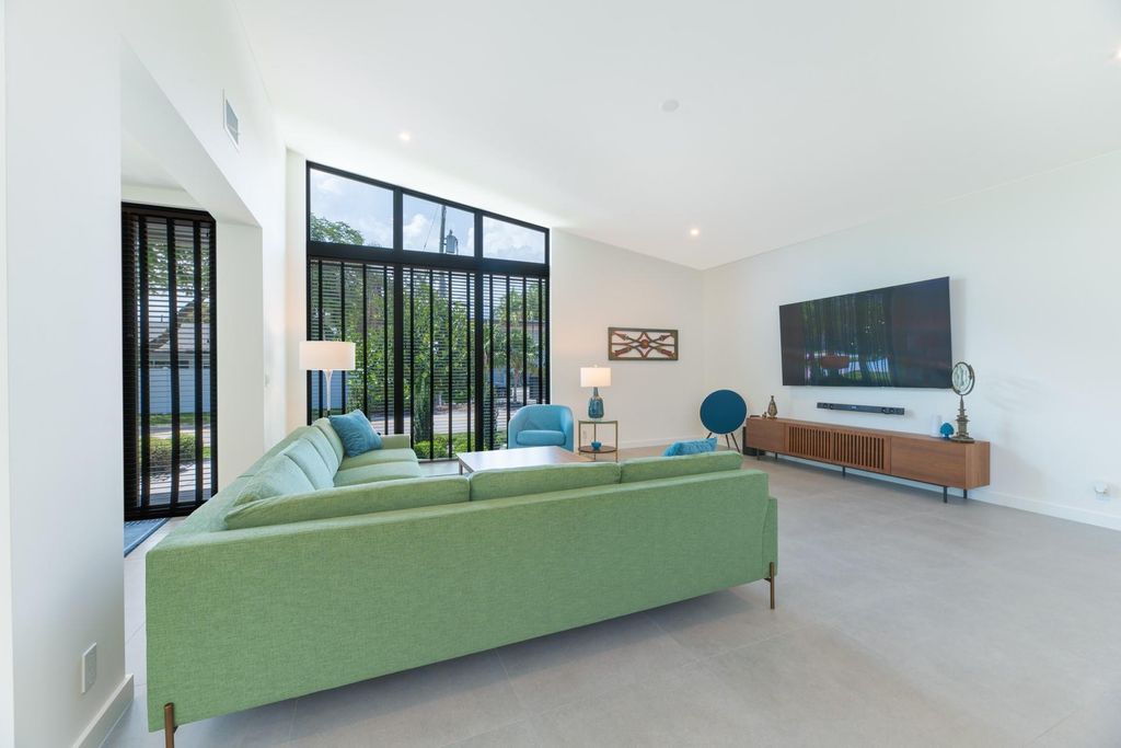 Photo of 3400 NE 15th Avenue, Oakland Park, FL 33334 (MLS # F10528009)