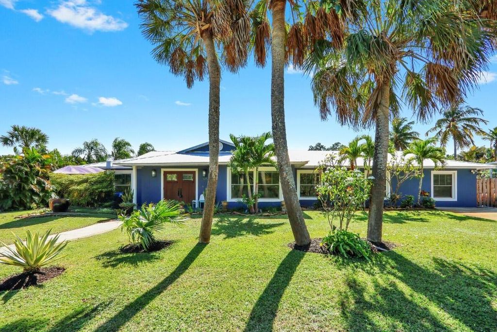 Photo of 105 Main Street, Fort Pierce, FL 34982 (MLS # R11132989)