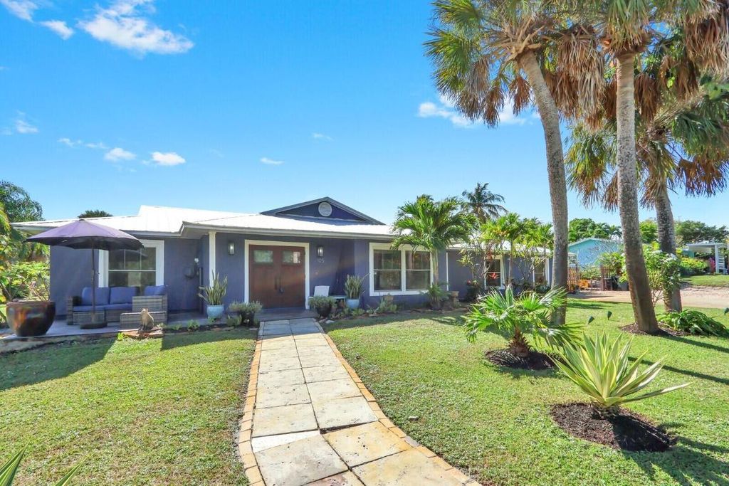 Photo of 105 Main Street, Fort Pierce, FL 34982 (MLS # R11132989)